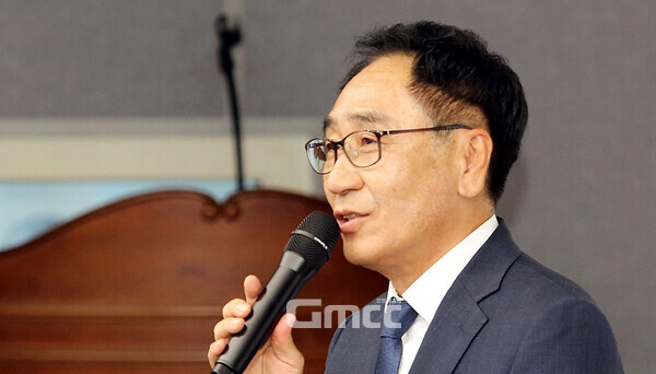 김영권 아산맑은미래포럼 대표는 9일 “더 이상 정치인들에게만 기대할 수 없는 시대, 이제는 시민들이 나서서 우리 도시의 미래를 결정해야 한다”고 밝혔다. (자료사진: 아산맑은미래포럼 제공/ 굿모닝충청=김갑수 기자)