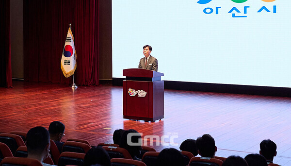 조일교 권한대행은 특히 내년 4월 치러지는 아산시장 재선거와 관련 “지역사회이기 때문에 개인적인 학연·지연·혈연으로 연결될 수 있을 것”이라며 “그러나 절대 불미스러운 일이 없도록 처신에 각별히 유의해 달라”고 재차 당부했다. (아산시 제공)