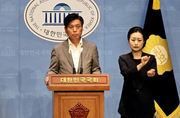 더불어민주당 조승래 수석대변인은 21일 국회 소통관에서 가진 브리핑에서 국가보훈부의 광복회 감사 검토를 비판했다. (사진=굿모닝충청 설인호 기자)