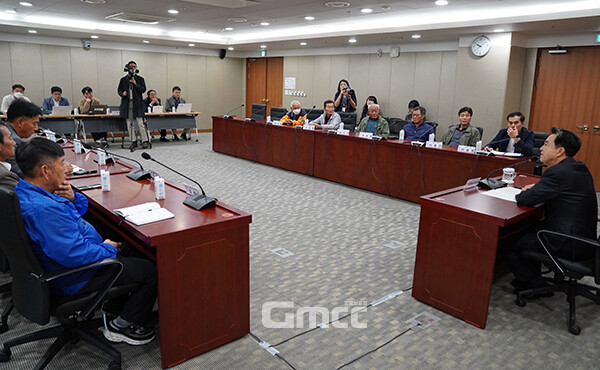 김 지사는 또 “(과거 보령댐 건설 시에는) 수몰 지역 주민들이 뿔뿔이 흩어졌다. 저는 주민들이 다른 지역으로 이사 가는 게 아니라 4~5부 능선에서 댐을 바라보며 집단으로 거주할 수 있도록 도울 것”이라고 말했다. (사진=굿모닝충청 이종현 기자)