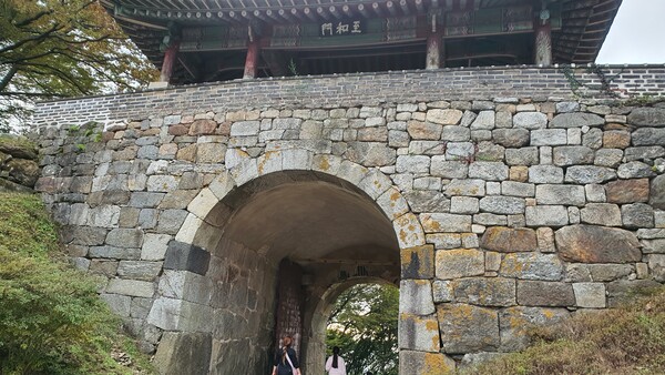 병자호란의 치욕이 깃든 남한산성. 조선의 국왕 인조는 이 성에서 포위되었고 결국 청나라에 무릎을 꿇게 됐다.(사진=굿모닝충청 조하준 기자)