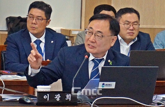 17일 국회 행안위 충북도 국정감사에서 이광희 더불어민주당 의원이 오송참사에 대해 집중 추궁하고 있다. 사진=굿모닝충청 김태린 기자