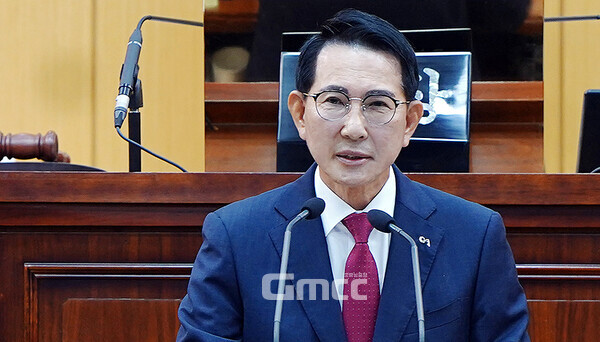 이완섭 서산시장은 21일 “전임자 지우기? 뭘 지웠나?”며 “전임자는 저에게 감사해 해야 할 일이다. 후대에 욕먹을 일을 미리 제가 차단하고 더 좋은 것으로 바꿨기 때문에 지나고 나면 ‘그거 안 하길 잘했다’(고 생각할 것)”이라고 말했다. (서산시 제공/ 굿모닝충청=김갑수 기자)