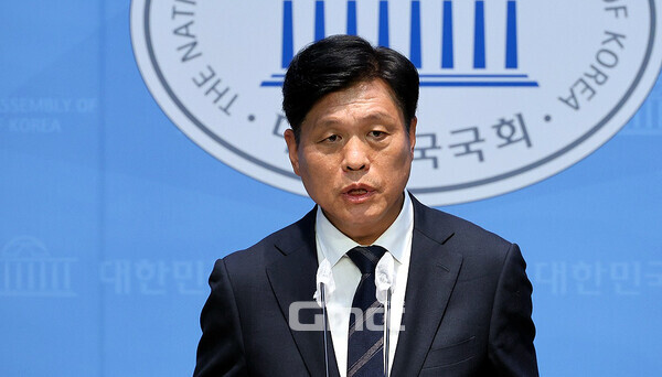 더불어민주당 조승래 국회의원(대전유성구갑)은 22일, 전날 이뤄진 윤석열 대통령과 한동훈 국민의힘 대표 회동 관련 “‘대통령은 민심에 전혀 귀 기울이지 않고 있구나’라는 것을 다시 한번 확인했다”고 말했다. (자료사진: 페이스북/ 굿모닝충청=김갑수 기자)