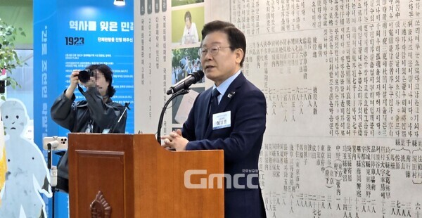 더불어민주당 이재명 대표는 23일 오전 국회 의원회관 로비에서 열린 영화 '1923 간토대학살' 르포컷 전시회 개막식에 참석했다. (사진=굿모닝충청 설인호 기자)