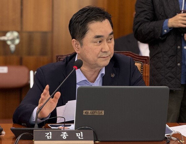 25일 열린 산업통상자원중소벤처기업위원회 국정감사에서 김종민 의원(세종갑)은 "특허청이 선행조사기관의 실태를 파악해야 하는 의무가 있음에도 관리 미흡으로 이런 사태가 발생했다"고 지적했다. (사진:의원실 제공/굿모닝충청=박수빈 기자)