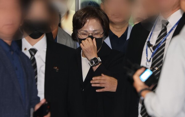 박희영 용산구청장이 9월 30일 서울서부지방법원에서 열린 이태원참사 부실대응 관련 1심 선고에서 무죄를 받은 뒤 청사를 나서고 있다.(사진=연합뉴스)