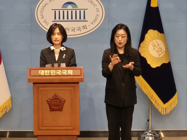 조국혁신당 박은정 국회의원이 28일 기자회견을 하고 있다.(사진=굿모닝충청 이동우 기자)