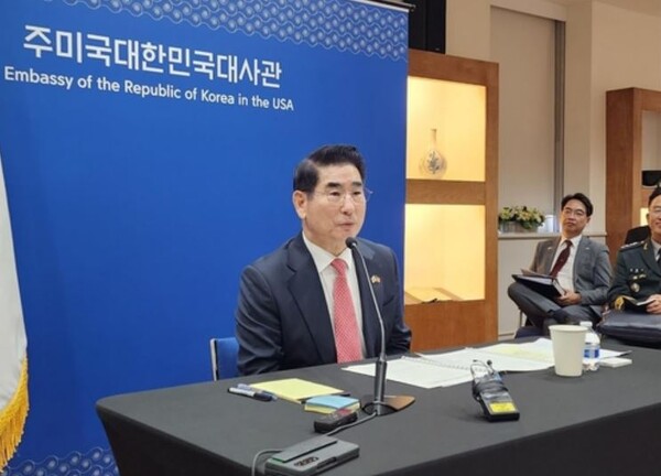 김용현 국방부 장관이 30일(현지 시각)이 주미 한국대사관에서 기자간담회를 하고 있다.(사진=굿모닝충청 이동우 기자)