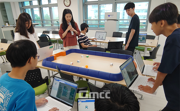 방학 중에는 학생과 가족 포함 총 368명을 대상으로 AI집중 캠프를 운영했다. (사진=천안교육지원청 제공/굿모닝충청=이종현 기자)