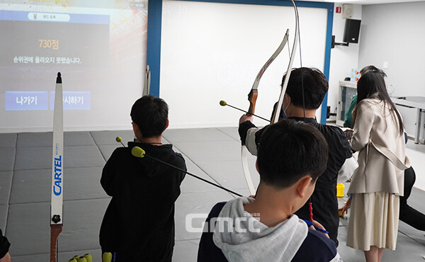 초등학생들에게는 자율주행자동차 로봇 만들기, 인공지능 클린봇 만들기 등이 인기를 끌고 있다. (사진=굿모닝충청 이종현 기자)