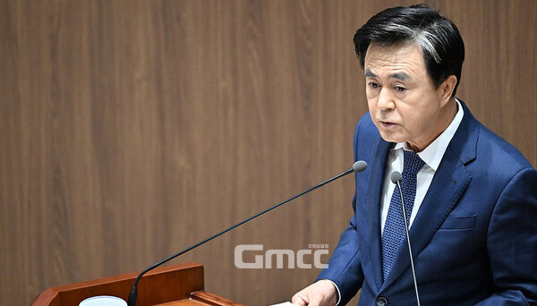 김태흠 지사는 특히 "최근에도 대통령과 독대해 2차 수도권 공공기관 이전 시 혁신도시 후발주자인 충남에 드래프트제(우선선택권)를 적용할 것을 강력하게 요청드렸다"고 말했다. (페이스북)