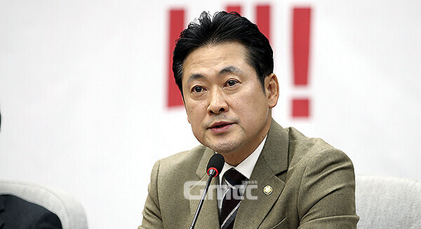 국민의힘 장동혁 최고위원(충남보령·서천)은 6일 "가장 대표적인 민심은 언론"이라며 "언론에서 여러 우려들과 걱정, 변화의 방향에 대해 얘기하고 있다. 그것을 따라가는 것, 그것이 담겨야 된다고 생각한다"고 말했다. (자료사진: 국민의힘 홈페이지/ 굿모닝충청=김갑수 기자)