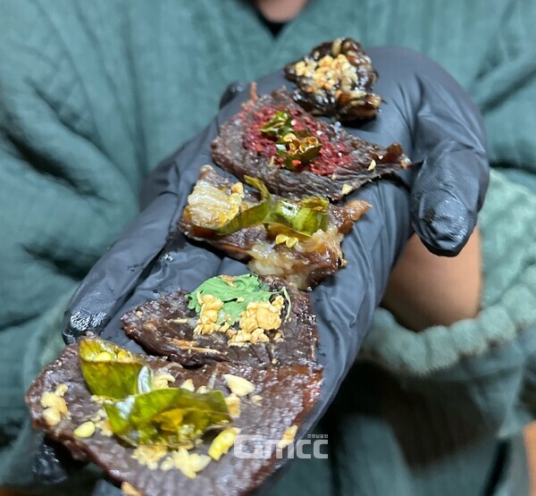 김무연 대표가 개발해 특허 출원한 '수제 토핑ㅇ 육포'. 사진=김무연/굿모닝충청 김종혁 기자