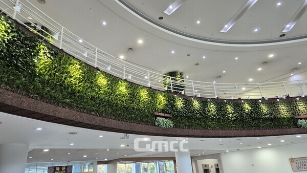 제9대 후반기 대전시의회(의장 조원휘) 첫 행정사무감사가 시작된 가운데 ‘실내 정원’ 관련 시의원들의 날선 질문에 의회사무처가 진땀을 뺐다. (사진=굿모닝충청 신성재 기자)