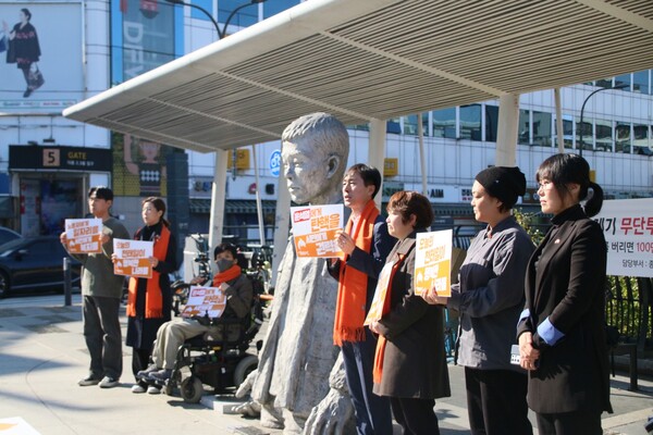 사회민주당은 9일 서울 청계천 전태일 다리(버들다리)에서 '전태일 열사 정신 계승 기념식'을 개최했다. (사진=사회민주당)