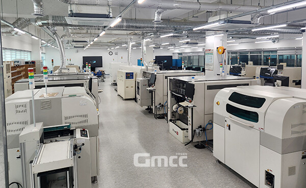 미래 인재 양성이 시대적 과제로 부상하고 있다. 이에 발맞춰 학교도 미래형 교육 공간으로 변신하고 있다. (공주마이스터고 SMT 공정실. 사진=충남교육청 제공/굿모닝충청=이종현 기자)