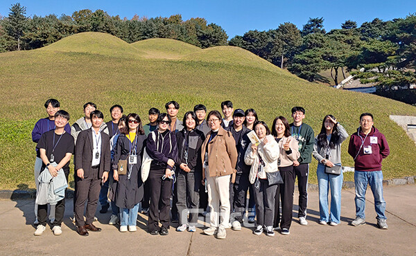 교육청은 이와 함께 8일과 9일에는 세종시 한 호텔과 공주시 일원에서 중등 사회‧역사‧지리‧도덕‧윤리 담당 교사 등 28명이 참석한 가운데 역사‧민주시민교육 역량 강화를 위한 배움자리를 가졌다. (사진=충남교육청 제공/굿모닝충청=이종현 기자)