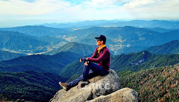 충남 서산시청 한 간부 공직자가 SNS를 통해 “이해와 존중”을 호소하고 나서 그 배경에 관심이 쏠리고 있다. 구체적인 언급은 없었지만 예천동 공영주차장 조성사업(초록광장) 등 찬반으로 나뉜 지역사회에 대한 안타까움을 토로한 것으로 추정되고 있다. (자료사진: 김덕제 공보담당관 페이스북/ 굿모닝충청=김갑수 기자)