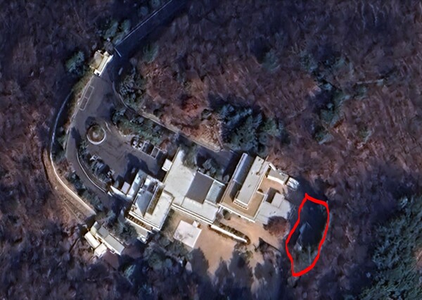 서울 용산구 한남동 대통령 관저. 빨간선 안쪽 부분이 '유령 건물'이다.(사진=구글어스)