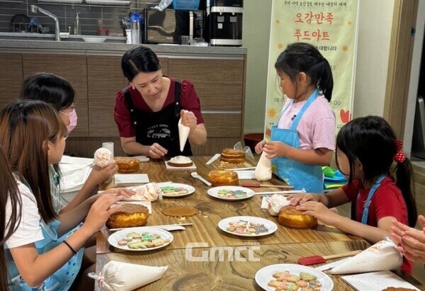 김태연 대표의 제빵 수업 모습. 사진=김태연/굿모닝충청 김종혁 기자