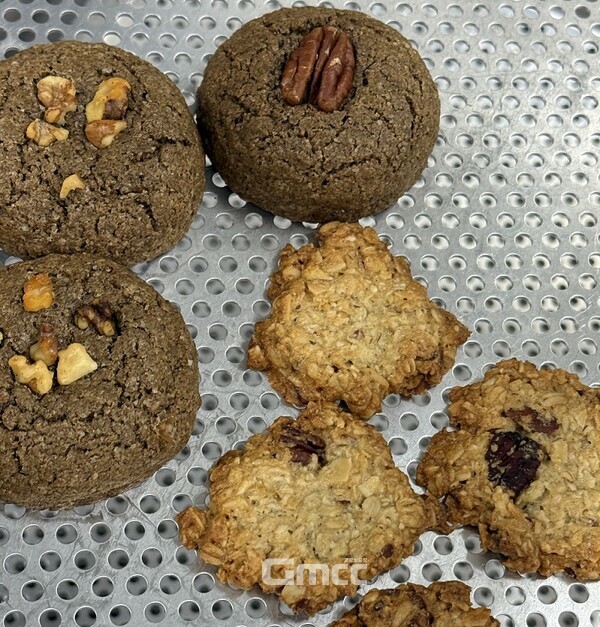 힌수린 대표의 커피 채프를 이용한 다이어트 쿠키. 사진=한수린/굿모닝충청 김종혁 기자