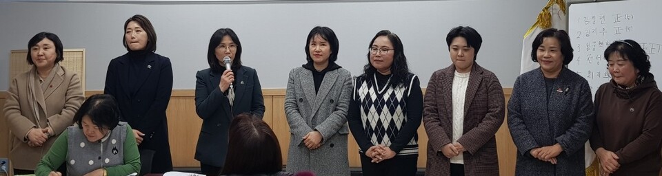 한국여성경제인협회 세종지회가 27일 임시총회를 갖고 제2대 임원진을 뽑았다. 사진 왼쪽에서 세번째가 이윤희 회장(굿모닝충청 세종=신상두 기자)