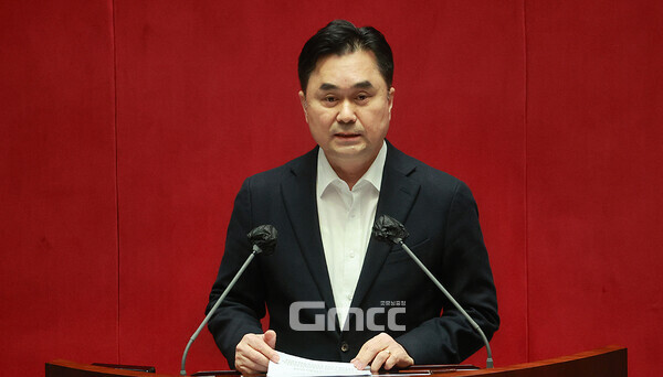 김종민 국회의원(세종갑)이 윤석열 대통령 비상 계엄 선포와 관련 4일 새벽 "대한민국은 계엄으로 무너지지 않는다"라고 전했다. (굿모닝충청DB/박수빈 기자)