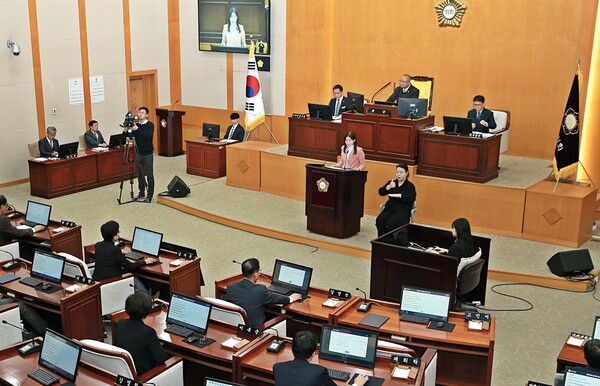 충주시의회 290회 정례회 본회의. (사진=충주시의회 제공/굿모닝충청 김태린 기자)