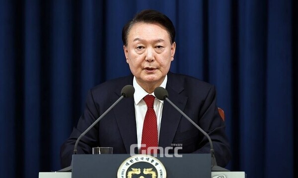 윤석열 대통령이 3일 밤 서울 용산 대통령실 청사에서 긴급 대국민 특별 담화를 하고 있다. (사진=연합뉴스)