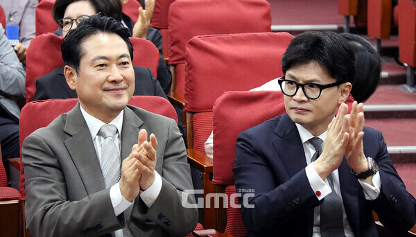 서희철 전 박범계 법무부 장관 비서관이 국민의힘 최고위원인 장동혁 국회의원(충남보령·서천)을 향해 실망스럽다는 취지의 SNS 글을 올려 눈길을 끌고 있다. (자료사진: 페이스북/ 장동혁 의원과 한동훈 대표/ 굿모닝충청=김갑수 기자)