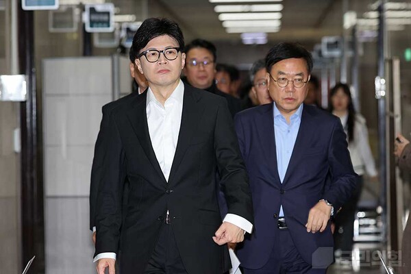 국민의힘 한동훈 대표가 지난 4일 오전, 윤석열 대통령의 비상계엄 선포에 대한 대책을 논의하기 위해 최고위원회에 참석하고 있다.(사진=국민의힘)