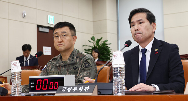 지난 5일 국회 국방위원회에 참석한 박안수 육군참모총장과 김선호 국방부 차관(사진=연합뉴스)