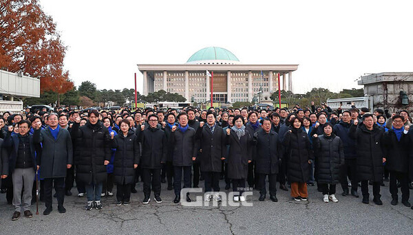 윤석열 대통령의 대국민 담화에도 더불어민주당 충청권 국회의원들과 주요 선출직 인사들은 냉담한 반응을 보이고 있다. (이정문 의원 페이스북/ 굿모닝충청=김갑수 기자)