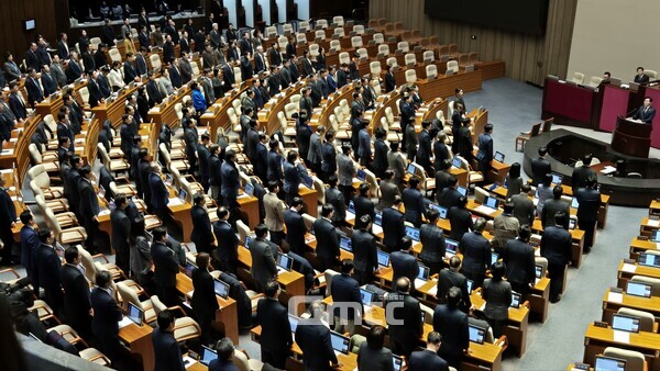 더불어민주당 박찬대 원내대표가 국민의힘 소속 국회의원 의 실명을 부르며 본회의장으로 돌아올 것을 호소하고 나섰다. (굿모닝충청=이동우 기자)