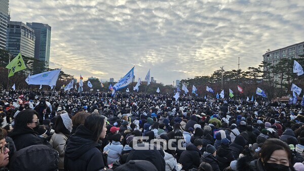 수도권에 거주하는 또 다른 시민 문 모 씨도 “진짜 20~30대들이 많이 왔다. 그중에서도 여성들이 훨씬 많아 보였다”며 “박근혜 탄핵 때와는 사뭇 다른 모습이었다”고 밝혔다. (사진: 수도권 거주 시민 제공/굿모닝충청=노준희 기자)