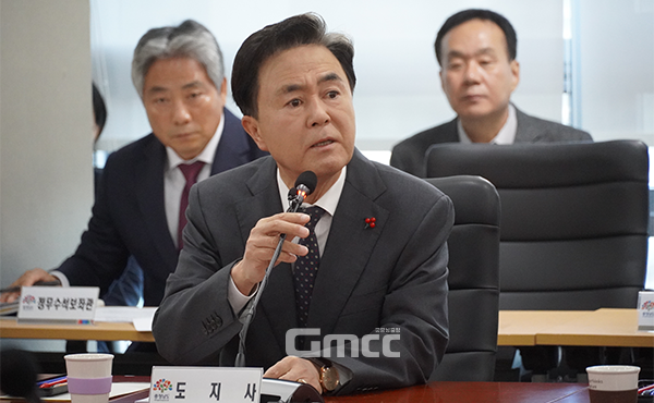 김태흠 충남지사가 대통령의 비상계엄 선포‧해제 후 이어진 탄핵정국 상황에 대해 복잡한 속내를 드러냈다. 그러면서도 공무원들에게는 기강 확립을 주문했다. (사진=굿모닝충청 이종현 기자)