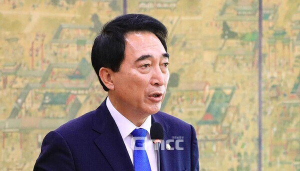 더불어민주당 박수현 국회의원(충남공주·부여·청양)은 9일 "결과적으로 국민의힘이 지난 주 참담한 일을 저질렀다"며 "국민의 분노 앞에 결국 무릎을 꿇을 것"이라고 말했다. (자료사진: 페이스북/ 굿모닝충청=김갑수 기자)