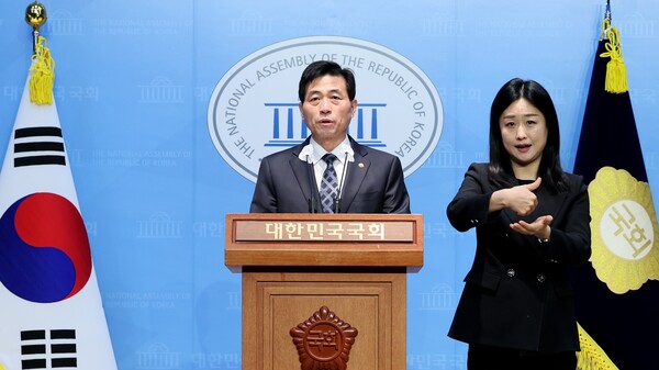 김민구 국회 사무총장이 9일 국회 소통관에서 기자회견을 하고 있다.(사진=국회 사무처)