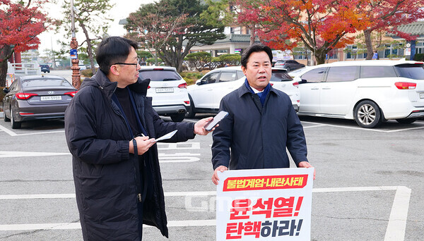 박정현 부여군수는 11일 “사상 초유의 내란 사태가 발생했다. 대통령이라는 직위에 있는 사람을 통해 헌법이 파괴되고 국정의 큰 혼란을 겪고 있다”며 “하루빨리 이 사태를 종식하기 위해서는 탄핵 외에 다른 방법이 없다”고 말했다. (제공/ 굿모닝충청=김갑수 기자)