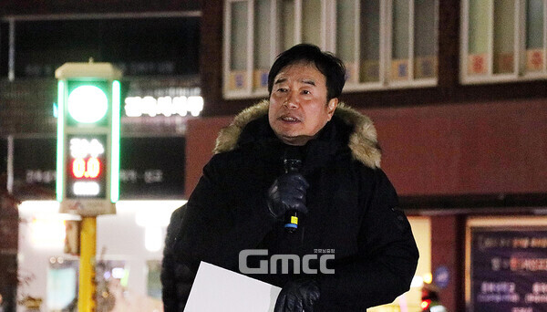 조한기 위원장은 페이스북에 “윤석열과 국민의힘 일당들아, 당신들이 어떻게 국민을 이기겠다는 것인가?”라며 “시간을 끌면 끌수록 새까맣게, 깡그리 불타는 일만 남을 것”이라고 경고했다. (민주당 충남도당 제공)