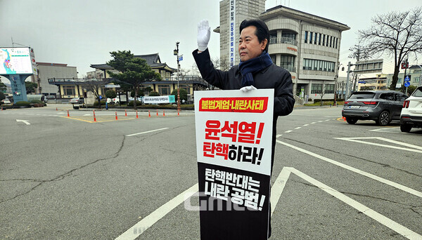 박정현 부여군수의 주저함 없는 행동이 윤석열 대통령 탄핵에 대한 공감대 확산과 단일 대오 형성에 결정적인 역할을 했다는 평가가 나오고 있다. (독자 제공/ 굿모닝충청=김갑수 기자)