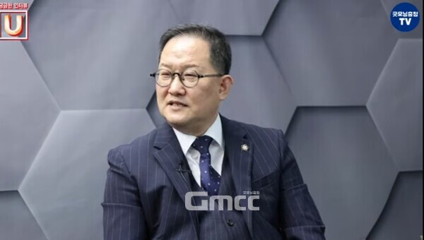  김경호 변호사가 “일부 유튜버들에게 헌법정신을 망각하면 당신들도 ‘내란선동죄’ 처벌 대상 될 수 있다”고 경고했다. (사진: 굿모닝충청 TV 캡처/굿모닝충청=노준희 기자)