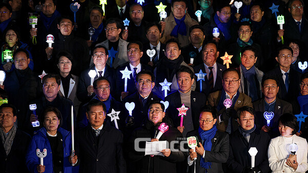 충청권 더불어민주당 소속 국회의원들은 윤석열 대통령 탄핵소추안이 가결된 것에 대해 일제히 환영 입장을 밝히고 있다. (사진=민주당 누리집 갈무리/굿모닝충청=이종현 기자)