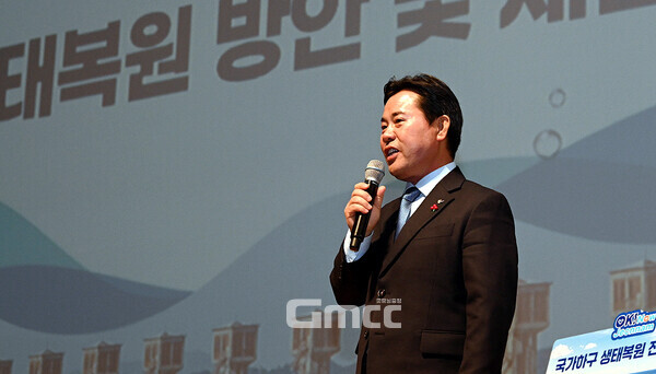 박정현 부여군수는 17일 "낙동강의 사례를 접목해 금강하구 개방 실증실험을 추진해야 한다"며 "개방시간과 염분침투를 실증하고, 이를 바탕으로 기수역의 최대범위를 산정하는 것이 필요하다"고 말했다. (부여군 제공/ 굿모닝충청=김갑수 기자)