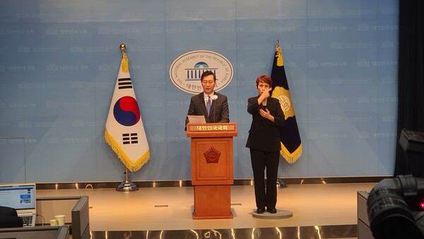 23일 오전 10시 30분 국회 소통관에서 이른바 '김건희 3시간' 의혹을 제기한 더불어민주당 장경태 의원.(사진=굿모닝충청 조하준 기자)