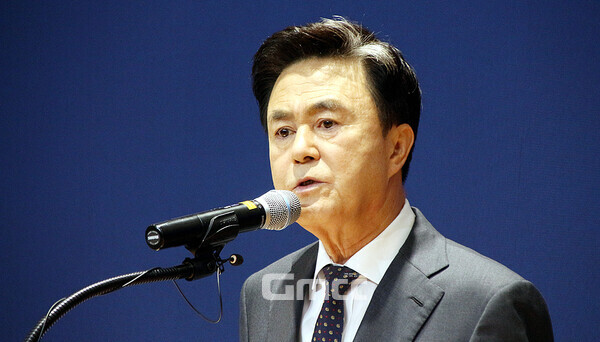 지난 23일 도청 대회의실에서 송년 기자회견을 가진 김태흠 충남지사가 조기 대선 출마 여부에 대해 명확한 입장을 밝히지 않아 그 배경에 관심이 쏠리고 있다. (굿모닝충청=김갑수 기자)