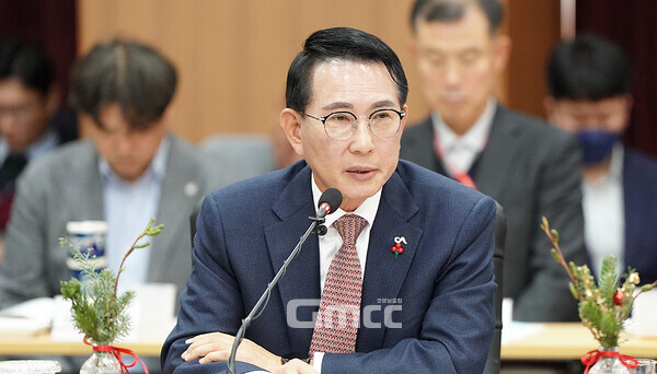 이완섭 서산시장은 27일 “일본 나라현 탠리시에 있는 칠지도의 영인본을 가져올 수 있도록 지원해 달라”고 말했다. (서산시 제공/ 굿모닝충청=김갑수 기자)