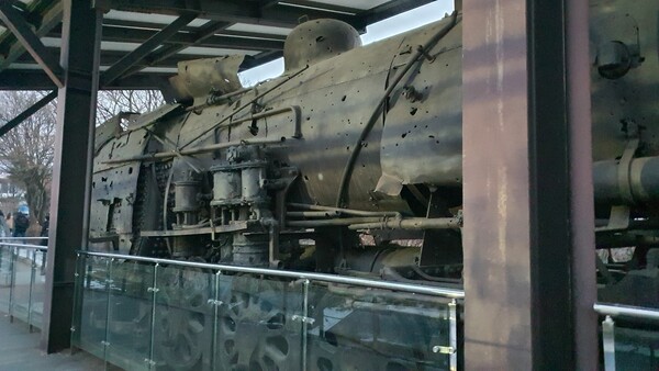 경의선 장단역 증기기관차 화통의 모습. 전쟁과 남북분단의 참상이 그대로 드러나 있다.(사진=굿모닝충청 조하준 기자)