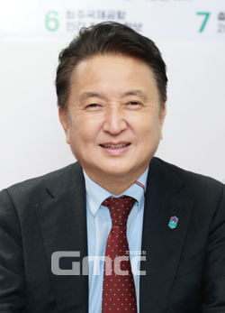 김영환 충청광역연합장이 올해 신년사를 통해 충청권 4대분야 협력사업을 착실히 진행해 국가균형발전의 토대를 다지겠다는 의지를 전했다.(굿모닝충청 세종=신상두 기자)